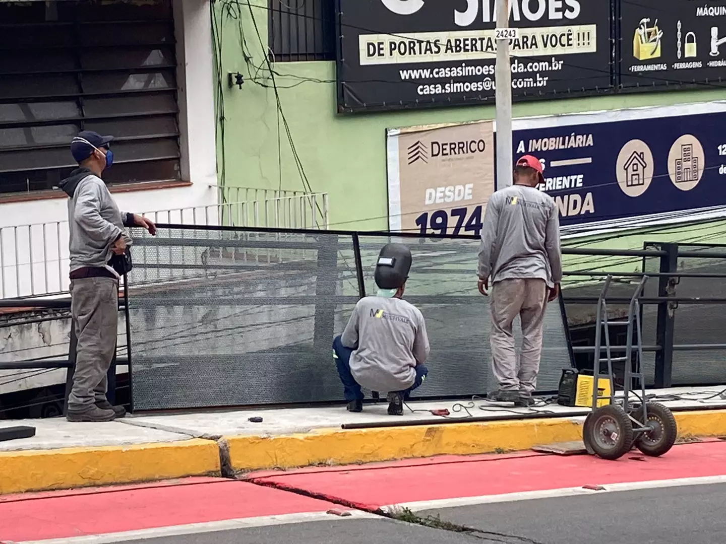 Obras de revitalização do Viaduto Central seguem com instalação de novo guarda-corpo